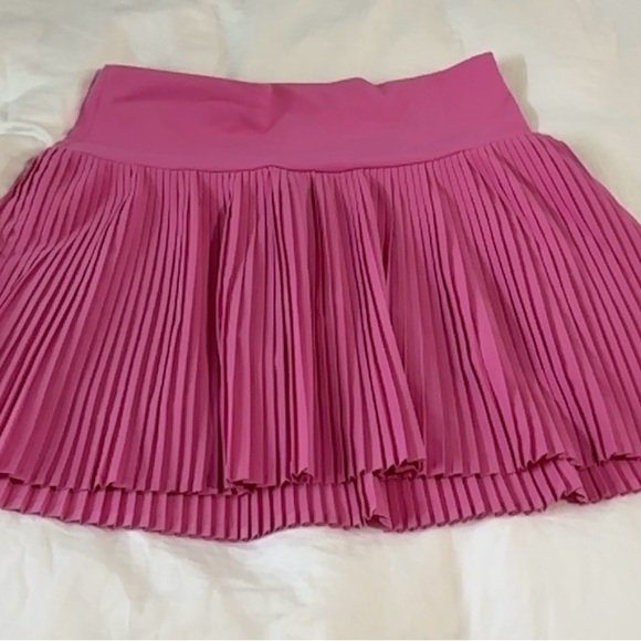 Joy lab size medium pink pleated Scort with built in shorts - Picture 7 of 7